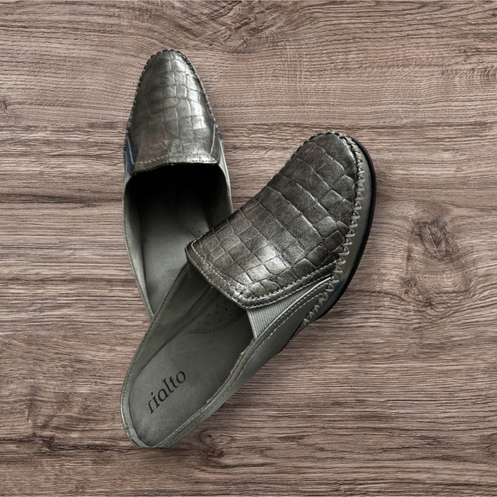 Rialto women’s slide on Mules alligator print